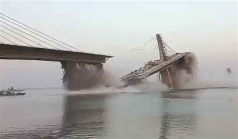 bridge under construction collapse